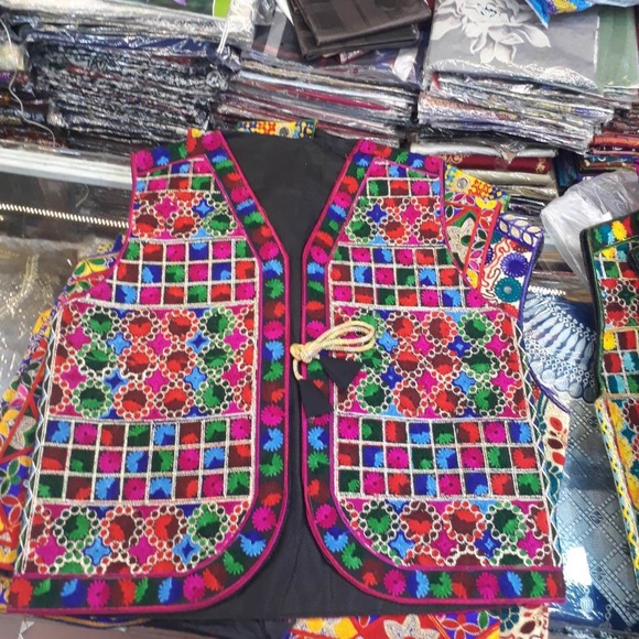 Vests - Picture 2 of 8